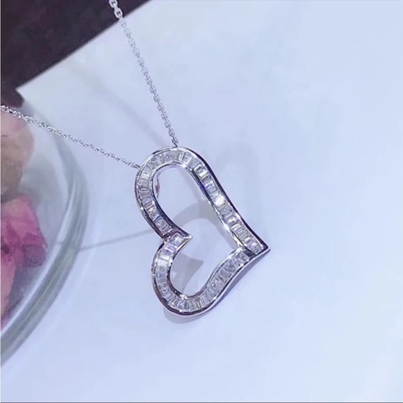 Jewelry - *NEW* Heart 18K White Gold Diamond Necklace